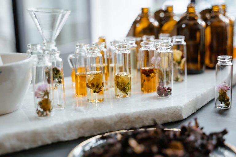 20 Non-Toxic Perfume Options Formulated Without Potentially Irritating Ingredients